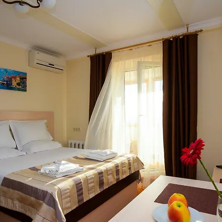 Aparthotel On Klinichna St. *